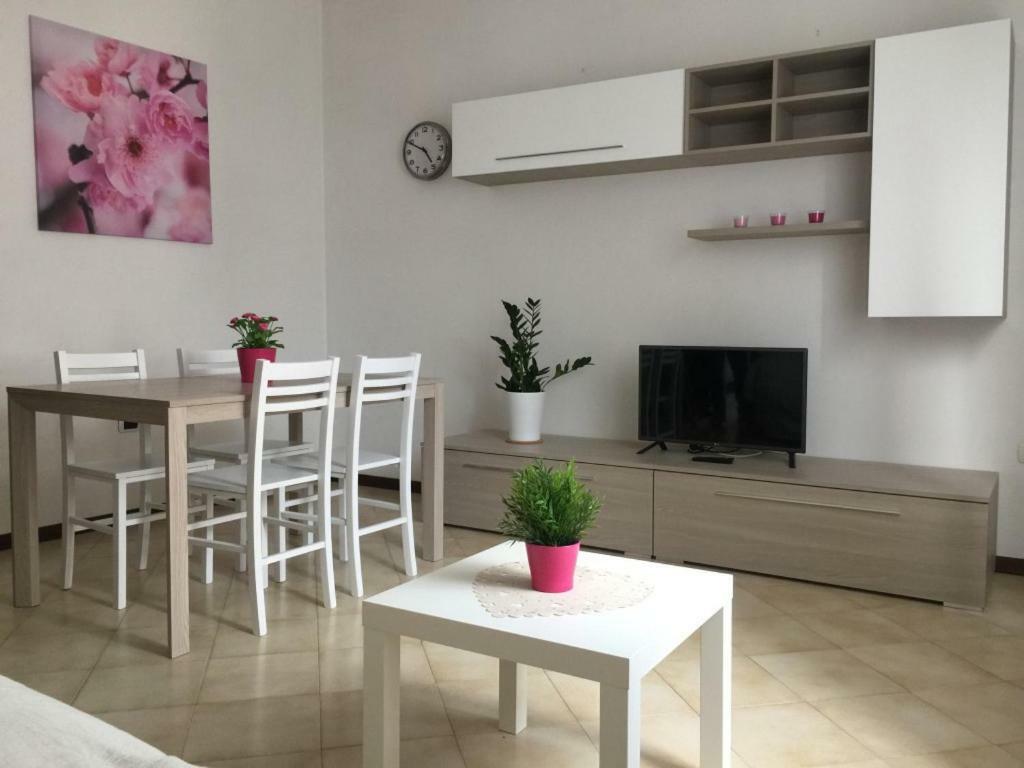 Апартаменты La Casa Di Clara Ombrellone Con 2 Lettini Al Lido San Giuliano Gratis E Parcheggio Privato Gratis Римини Экстерьер фото